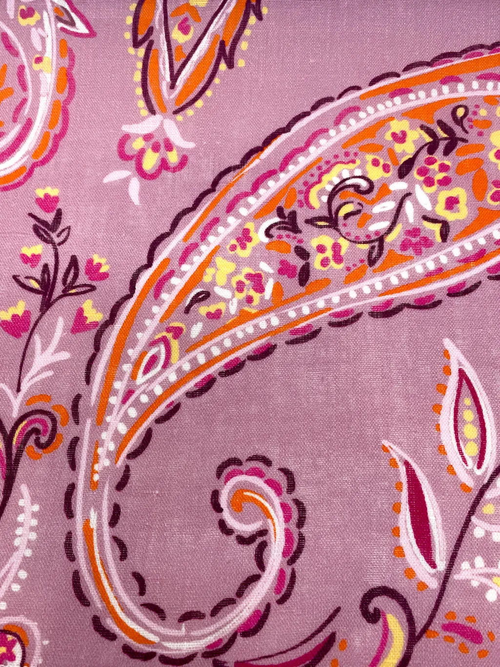 Heritage Paisley Handkerchief Light Weight 100% Linen Fabric By The Yard/CL1116