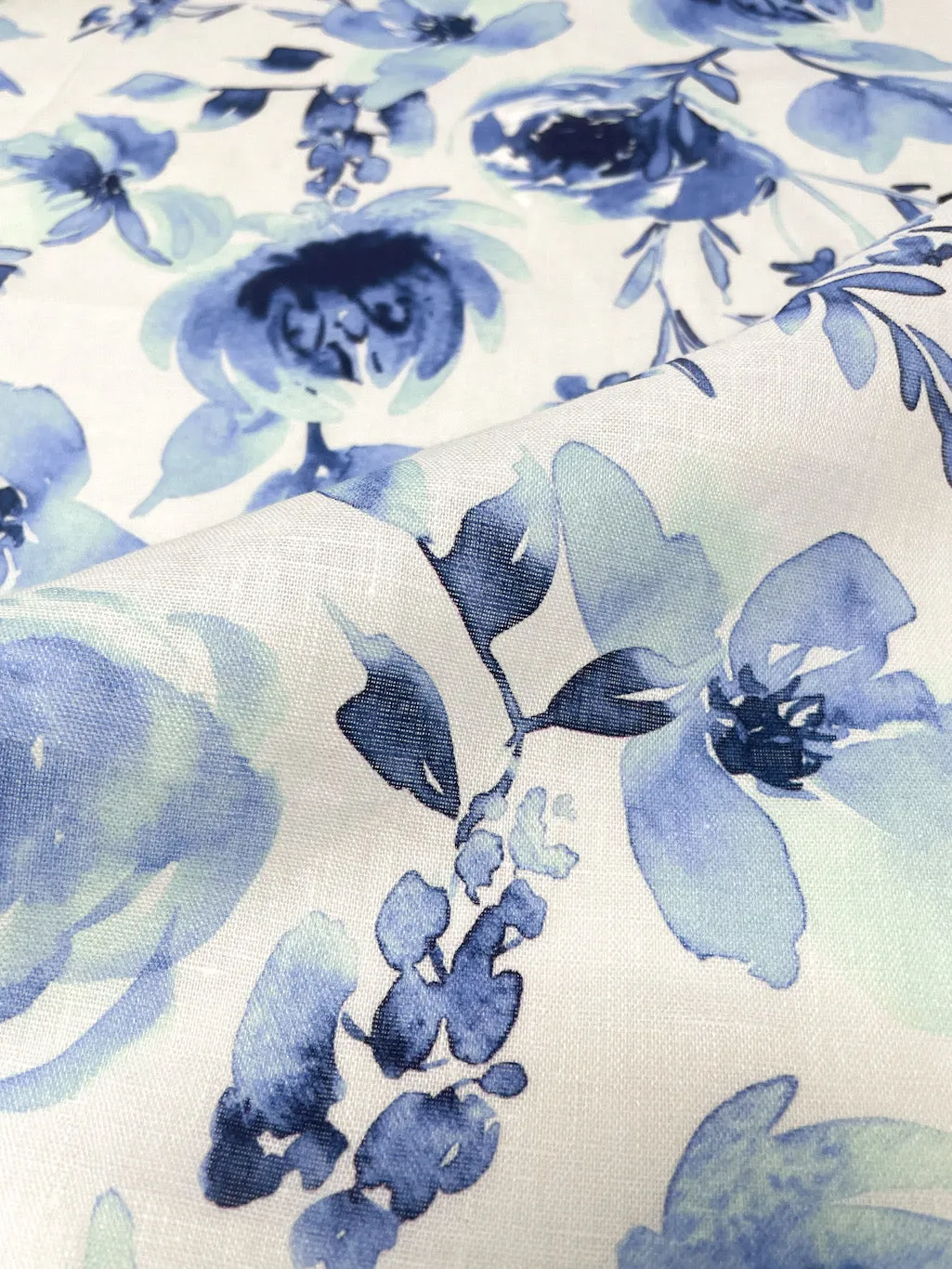 Water Roses Light Weight 100% Linen Fabric By The Yard/CL1105